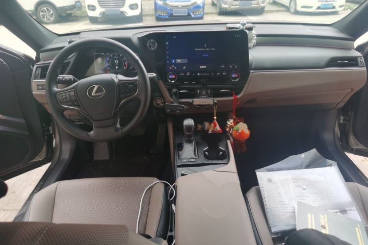 Used Lexus ES 2025 200 Premium Edition Center Console