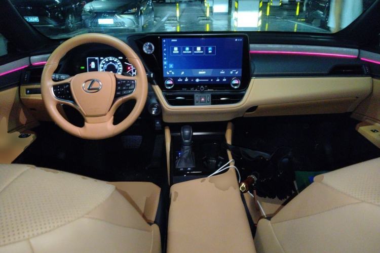 Used Lexus ES 2025 300h Deluxe Edition Center Console