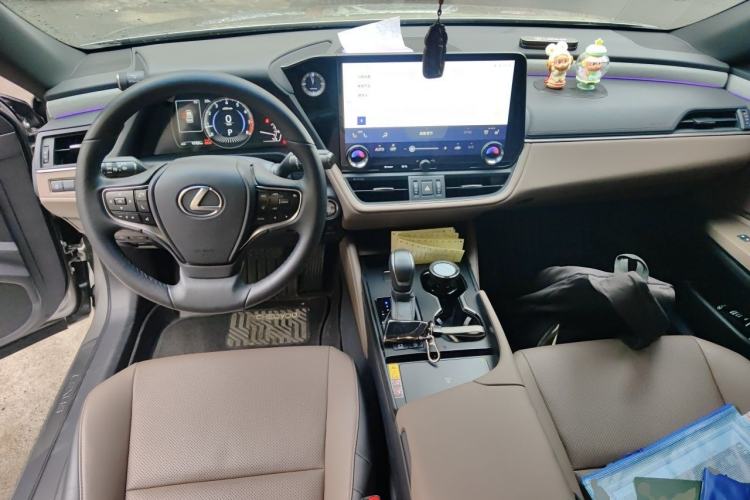 Used Lexus ES 2025 200 Premium Edition Center Console