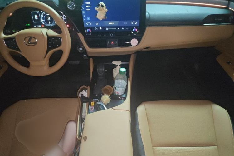 Used Lexus ES 2025 200 Premium Edition Center Console