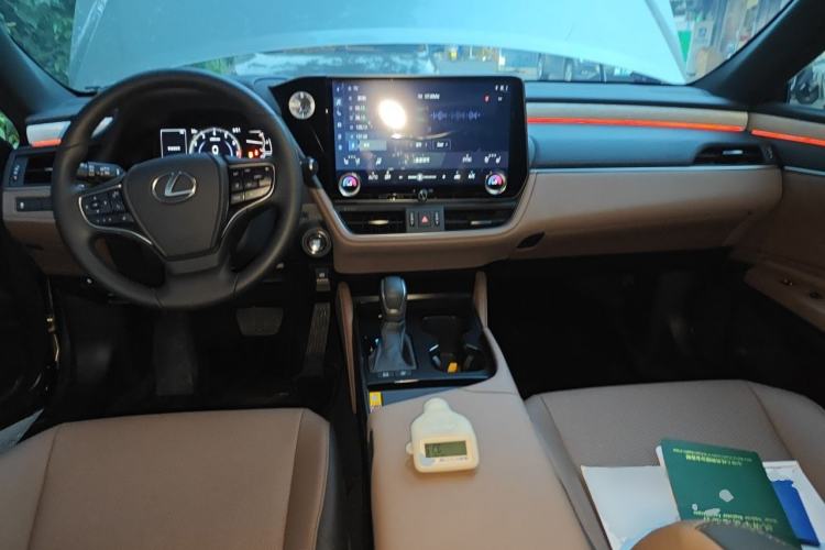 Used Lexus ES 2025 200 Premium Edition Center Console
