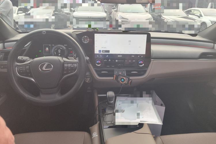 Used Lexus ES 2025 300h Deluxe Edition Center Console