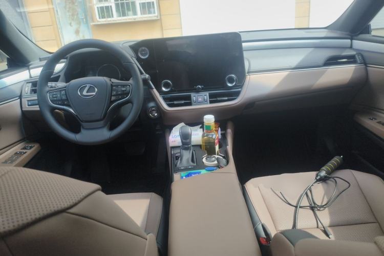 Used Lexus ES 2025 200 Premium Edition Center Console