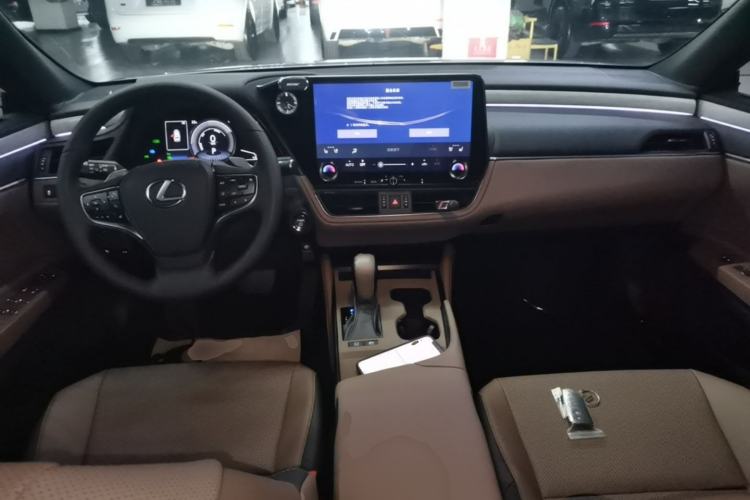 Used Lexus ES 2025 300h Deluxe Edition Center Console
