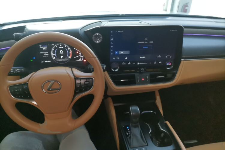 Used Lexus ES 2025 200 Premium Edition Center Console