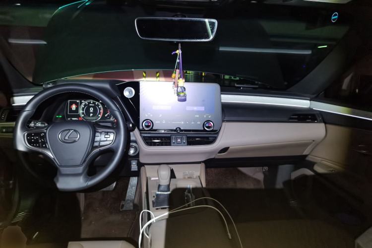 Used Lexus ES 2025 200 Premium Edition Center Console