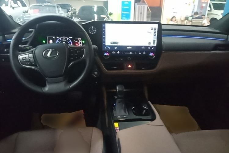 Used Lexus ES 2025 200 Premium Edition Center Console