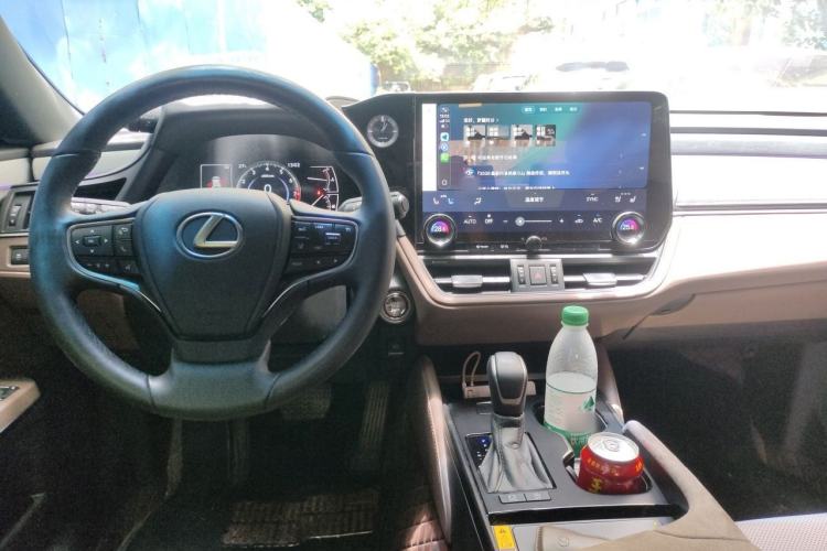 Used Lexus ES 2025 200 Premium Edition Center Console