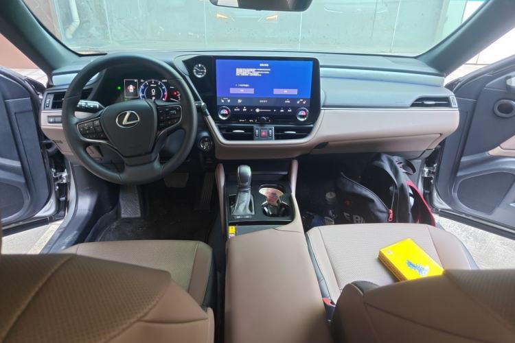 Used Lexus ES 2025 200 Premium Edition Center Console