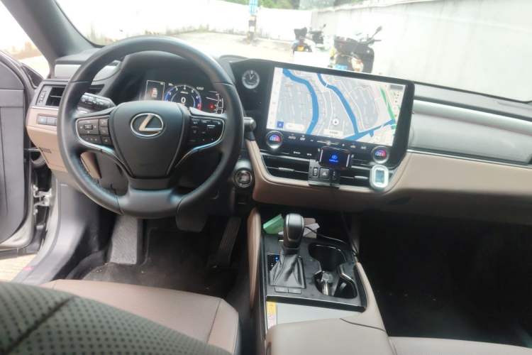 Used Lexus ES 2025 200 Premium Edition Center Console