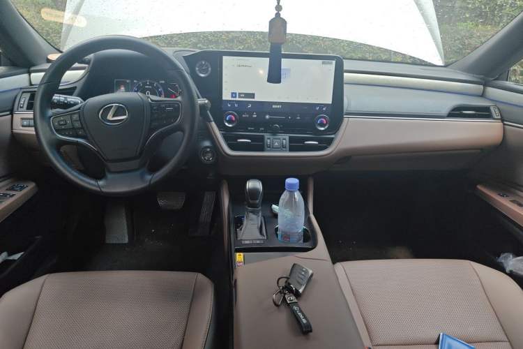 Used Lexus ES 2025 200 Premium Edition Center Console