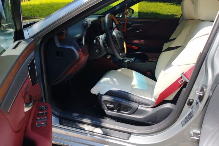 Used Lexus ES 2025 300h Executive Edition Driver Seat