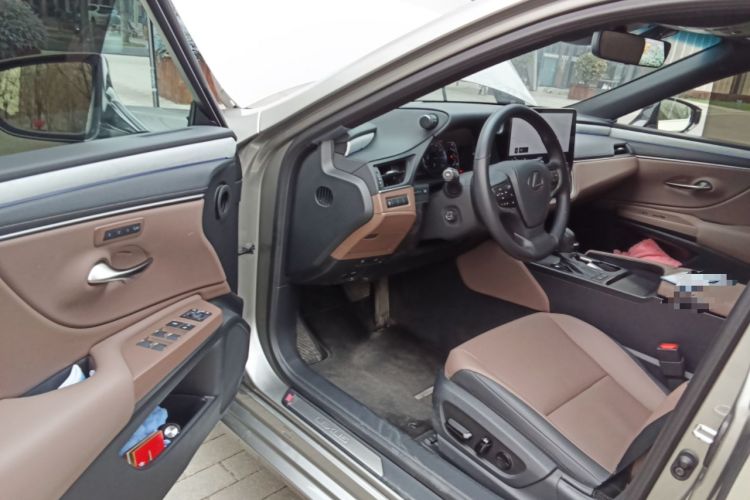 Used Lexus ES 2025 200 Premium Edition Driver Seat