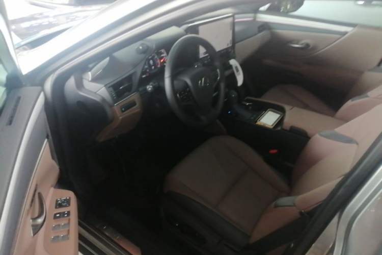 Used Lexus ES 2025 200 Premium Edition Driver Seat