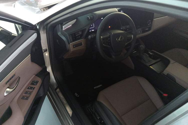 Used Lexus ES 2025 200 Premium Edition Driver Seat