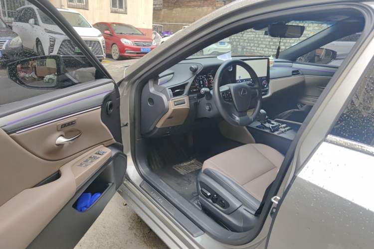 Used Lexus ES 2025 200 Premium Edition Driver Seat