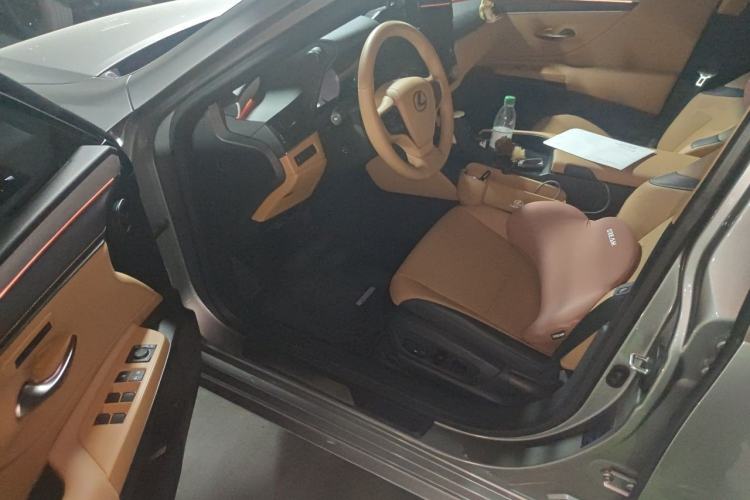 Used Lexus ES 2025 200 Premium Edition Driver Seat