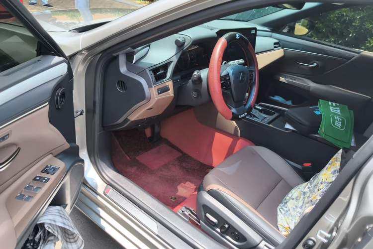 Used Lexus ES 2025 200 Premium Edition Driver Seat