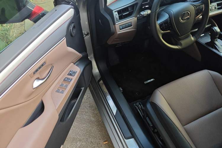 Used Lexus ES 2025 200 Premium Edition Driver Seat