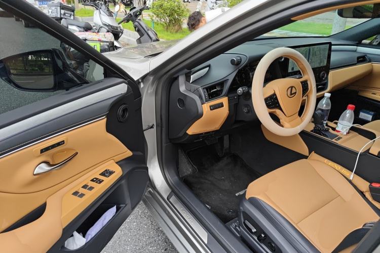 Used Lexus ES 2025 200 Premium Edition Driver Seat