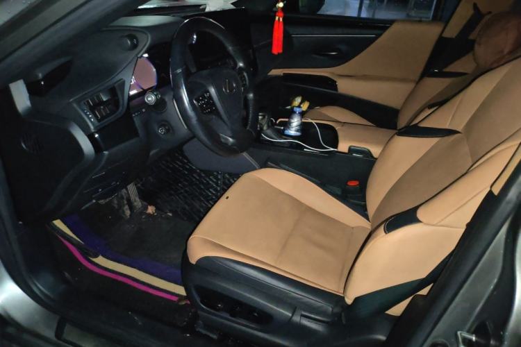 Used Lexus ES 2025 300h Deluxe Edition Driver Seat