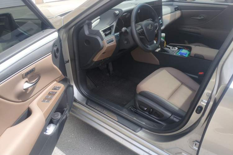 Used Lexus ES 2025 200 Premium Edition Driver Seat