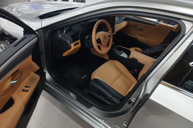 Used Lexus ES 2025 200 Premium Edition Driver Seat