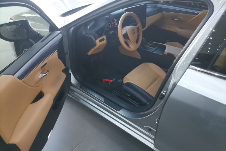 Used Lexus ES 2025 200 Premium Edition Driver Seat