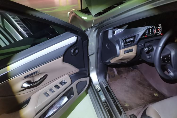 Used Lexus ES 2025 200 Premium Edition Driver Seat