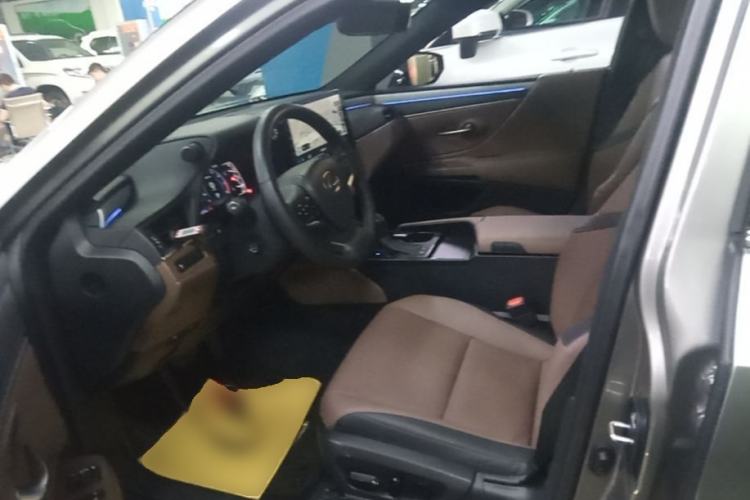 Used Lexus ES 2025 200 Premium Edition Driver Seat