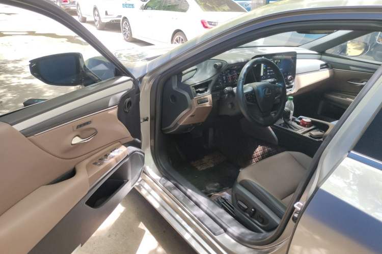 Used Lexus ES 2025 200 Premium Edition Driver Seat