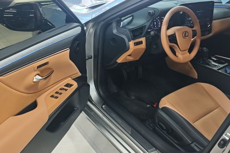 Used Lexus ES 2025 200 Premium Edition Driver Seat