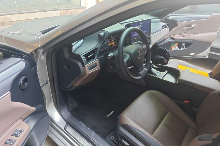 Used Lexus ES 2025 200 Premium Edition Driver Seat