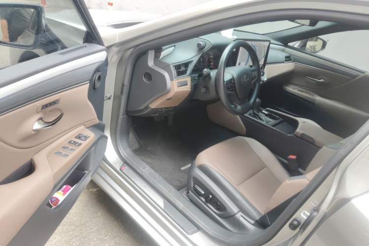 Used Lexus ES 2025 200 Premium Edition Driver Seat