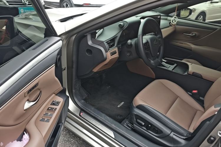 Used Lexus ES 2025 200 Premium Edition Driver Seat