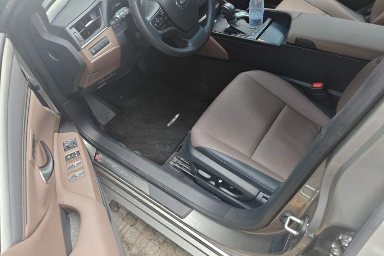 Used Lexus ES 2025 200 Premium Edition Driver Seat