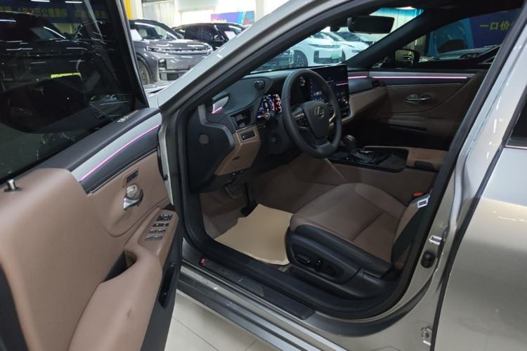 Used Lexus ES 2025 200 Premium Edition Driver Seat