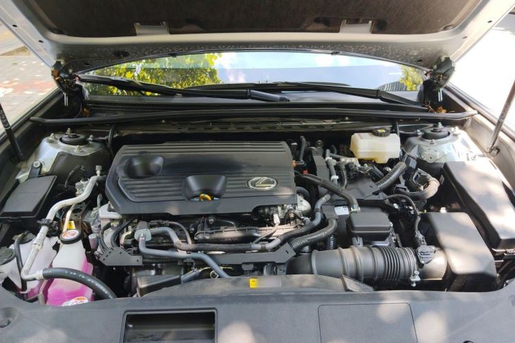 Used Lexus ES 2025 300h Executive Edition Engine Bay