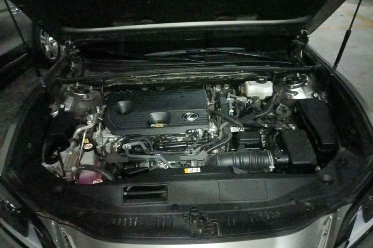 Used Lexus ES 2025 300h Deluxe Edition Engine Bay