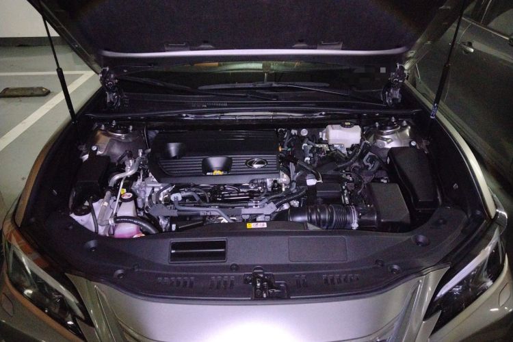 Used Lexus ES 2025 300h Deluxe Edition Engine Bay