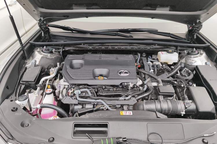 Used Lexus ES 2025 300h Deluxe Edition Engine Bay