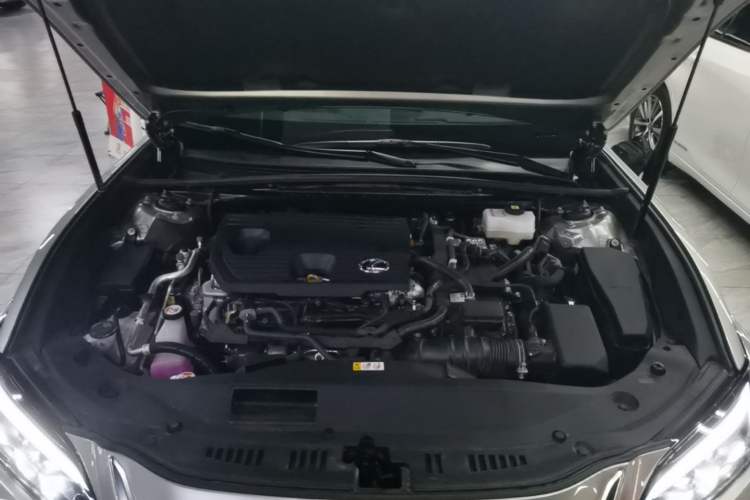 Used Lexus ES 2025 300h Deluxe Edition Engine Bay