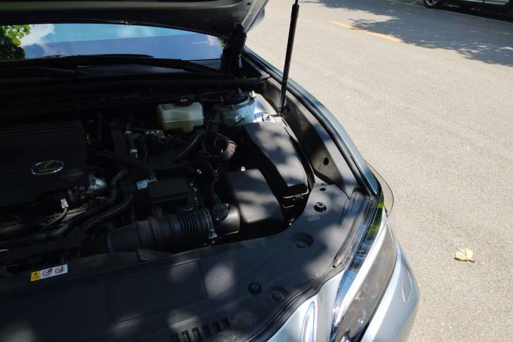 Used Lexus ES 2025 300h Executive Edition Engine Bay Left