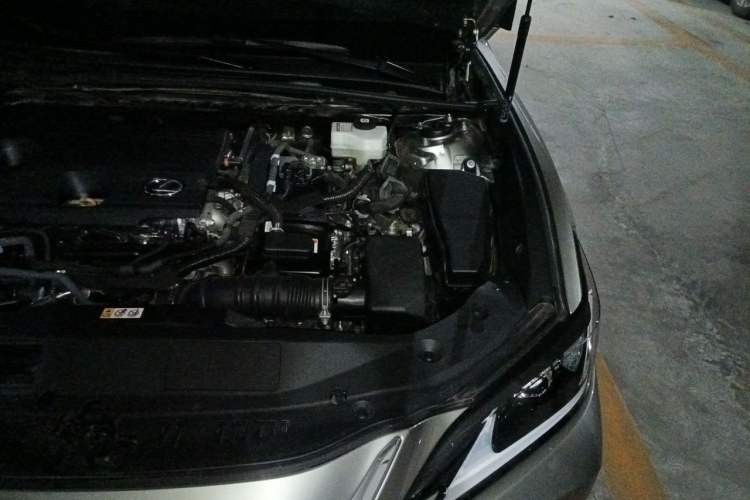 Used Lexus ES 2025 300h Deluxe Edition Engine Bay Left