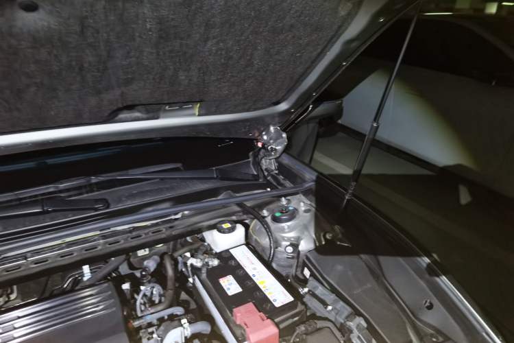 Used Lexus ES 2025 200 Premium Edition Engine Bay Left