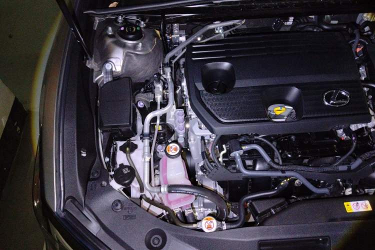 Used Lexus ES 2025 300h Deluxe Edition Engine Bay Right