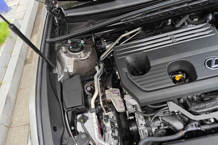 Used Lexus ES 2025 200 Premium Edition Engine Bay Right