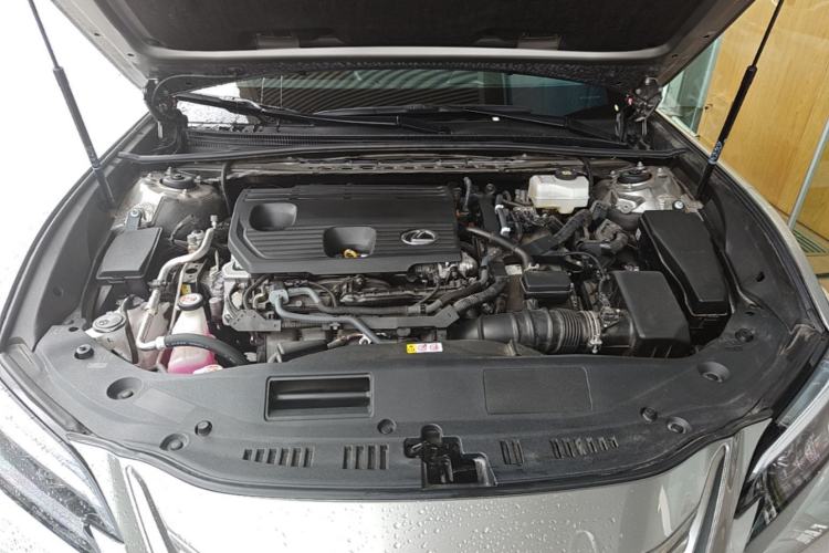 Used Lexus ES 2025 300h Deluxe Edition Engine Bay