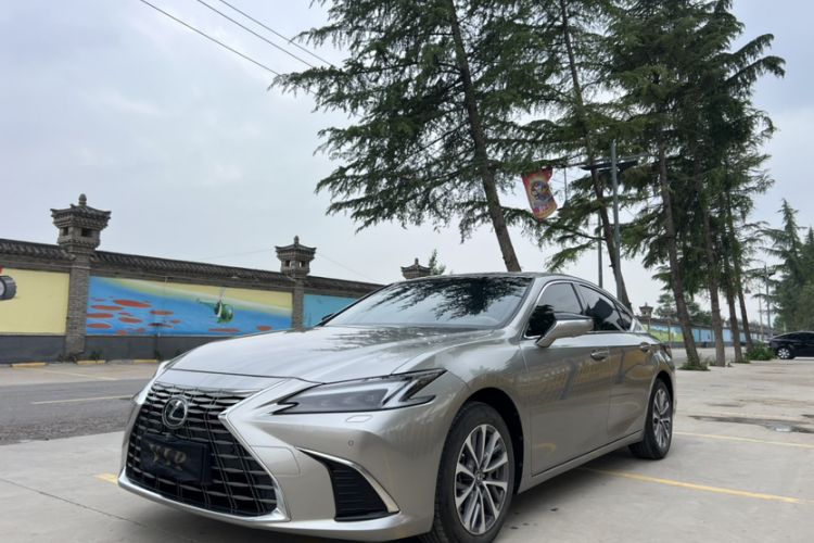 Used Lexus ES 2025 200 Premium Edition Exterior 1