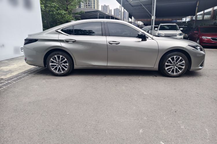 Used Lexus ES 2025 200 Premium Edition Exterior 2